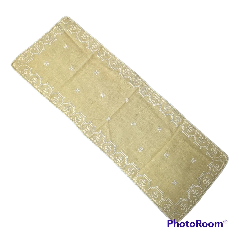 VTG MCM Yellow W White Embroidery Linen Doily Dresser Table Scarf, Runner 42